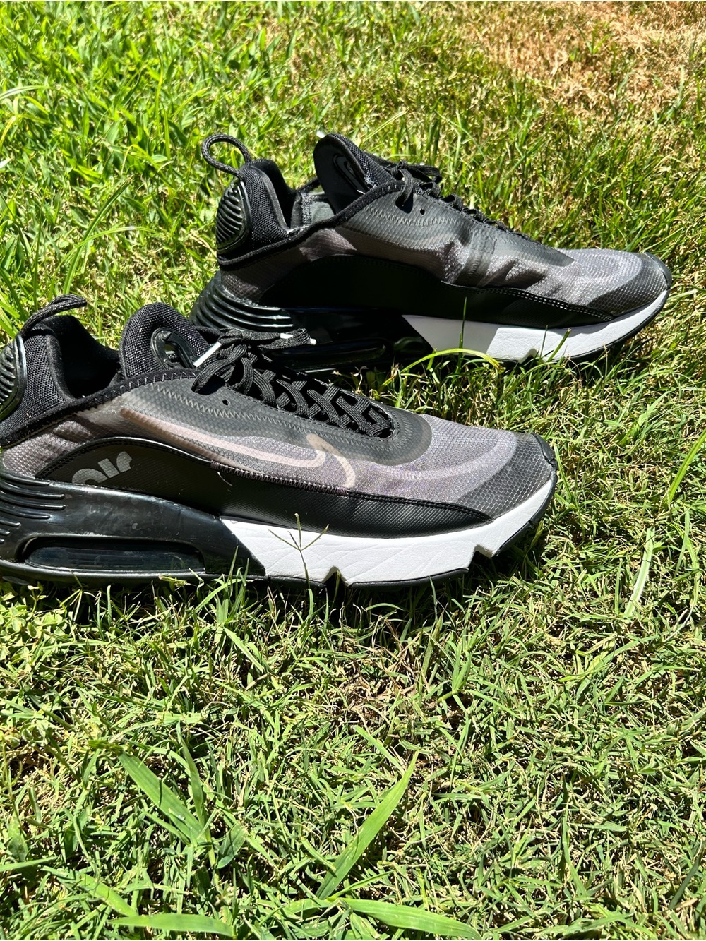 Nike Men’s Black & White Mesh Running Sneakers